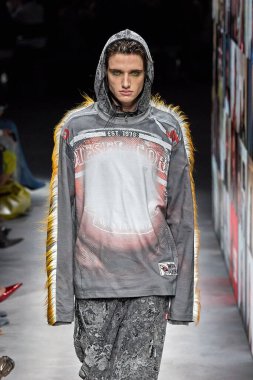 Diesel - Runway - Milan Moda Haftası / Kış 2024-2025MILAN, ITALY - FEBRUARY 21: Diesel Ready to Wear Fall / Winter 2024-2025 moda gösterisi (Fotoğraf: Mauro Di Bonaventura )