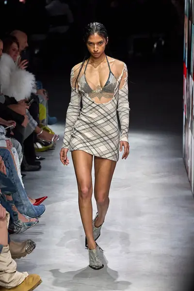 Diesel - Runway - Milan Moda Haftası / Kış 2024-2025MILAN, ITALY - FEBRUARY 21: Diesel Ready to Wear Fall / Winter 2024-2025 moda gösterisi (Fotoğraf: Mauro Di Bonaventura )