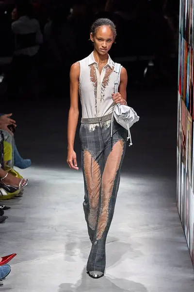 Diesel - Runway - Milan Moda Haftası / Kış 2024-2025MILAN, ITALY - FEBRUARY 21: Diesel Ready to Wear Fall / Winter 2024-2025 moda gösterisi (Fotoğraf: Mauro Di Bonaventura )