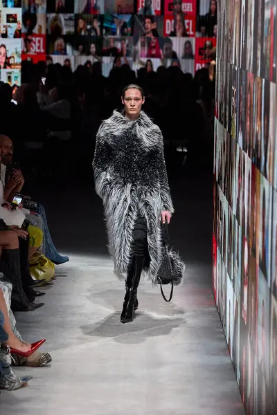 Diesel - Runway - Milan Moda Haftası / Kış 2024-2025MILAN, ITALY - FEBRUARY 21: Diesel Ready to Wear Fall / Winter 2024-2025 moda gösterisi (Fotoğraf: Mauro Di Bonaventura )