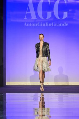 AGG Anton Giulio Grande - Runway - Milan Moda Haftası - Kadınlar Güz / Kış 2024-2025MILAN, ITALY - FEBRUARY 20: Milan Moda Haftası Kadın Giyim Giyim Fuarındaki podyum. Fotoğraf: Mauro Di Bonaventura )