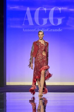 AGG Anton Giulio Grande - Runway - Milan Moda Haftası - Kadınlar Güz / Kış 2024-2025MILAN, ITALY - FEBRUARY 20: Milan Moda Haftası Kadın Giyim Giyim Fuarındaki podyum. Fotoğraf: Mauro Di Bonaventura )