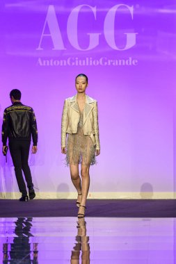 AGG Anton Giulio Grande - Runway - Milan Moda Haftası - Kadınlar Güz / Kış 2024-2025MILAN, ITALY - FEBRUARY 20: Milan Moda Haftası Kadın Giyim Giyim Fuarındaki podyum. Fotoğraf: Mauro Di Bonaventura )