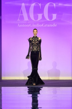 AGG Anton Giulio Grande - Runway - Milan Moda Haftası - Kadınlar Güz / Kış 2024-2025MILAN, ITALY - FEBRUARY 20: Milan Moda Haftası Kadın Giyim Giyim Fuarındaki podyum. Fotoğraf: Mauro Di Bonaventura )