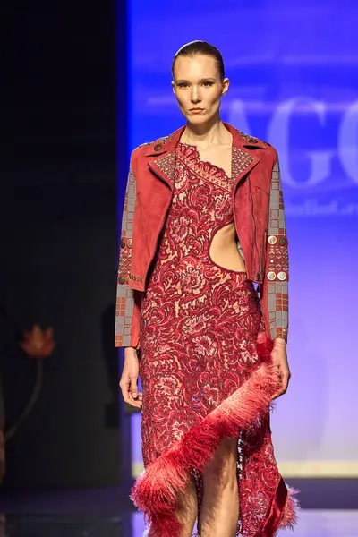 AGG Anton Giulio Grande - Runway - Milan Moda Haftası - Kadınlar Güz / Kış 2024-2025MILAN, ITALY - FEBRUARY 20: Milan Moda Haftası Kadın Giyim Giyim Fuarındaki podyum. Fotoğraf: Mauro Di Bonaventura )