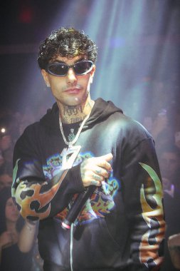 Tony Effe, Tony Effe olarak bilinen İtalyan rapçi Nicol Rapisarda 'da Plaza Disco' da sahne aldı. Tortoreto (İtalya), 21 Kasım 2024 (Fotoğraf: Mauro Di Bonaventura)