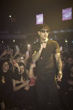 Tony Effe, Tony Effe olarak bilinen İtalyan rapçi Nicol Rapisarda 'da Plaza Disco' da sahne aldı. Tortoreto (İtalya), 21 Kasım 2024 (Fotoğraf: Mauro Di Bonaventura)