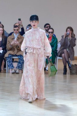 Sarawong Moda Gösterisi - Runway - Milan Moda Haftası - Kadın giyim / Kış 2025 / 2026 MILAN, ITALY - FEBRUARY 28: Milan Moda Haftası Kadın Giyim Haftası Sonbaharı / Kış 2025 / 2026 (Fotoğraf: Mauro Di Bonaventura)