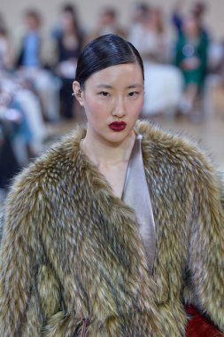 Sarawong Moda Gösterisi - Runway - Milan Moda Haftası - Kadın giyim / Kış 2025 / 2026 MILAN, ITALY - FEBRUARY 28: Milan Moda Haftası Kadın Giyim Haftası Sonbaharı / Kış 2025 / 2026 (Fotoğraf: Mauro Di Bonaventura)