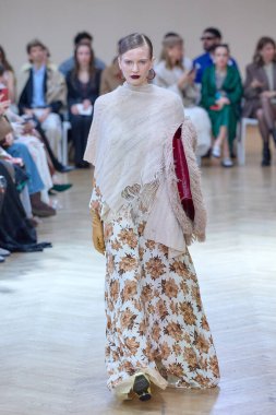 Sarawong Moda Gösterisi - Runway - Milan Moda Haftası - Kadın giyim / Kış 2025 / 2026 MILAN, ITALY - FEBRUARY 28: Milan Moda Haftası Kadın Giyim Haftası Sonbaharı / Kış 2025 / 2026 (Fotoğraf: Mauro Di Bonaventura)