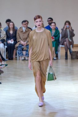 Sarawong Moda Gösterisi - Runway - Milan Moda Haftası - Kadın giyim / Kış 2025 / 2026 MILAN, ITALY - FEBRUARY 28: Milan Moda Haftası Kadın Giyim Haftası Sonbaharı / Kış 2025 / 2026 (Fotoğraf: Mauro Di Bonaventura)