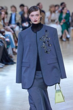 Sarawong Moda Gösterisi - Runway - Milan Moda Haftası - Kadın giyim / Kış 2025 / 2026 MILAN, ITALY - FEBRUARY 28: Milan Moda Haftası Kadın Giyim Haftası Sonbaharı / Kış 2025 / 2026 (Fotoğraf: Mauro Di Bonaventura)