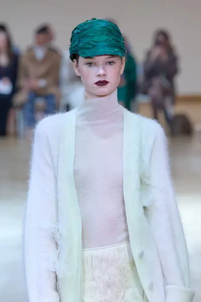 Sarawong Moda Gösterisi - Runway - Milan Moda Haftası - Kadın giyim / Kış 2025 / 2026 MILAN, ITALY - FEBRUARY 28: Milan Moda Haftası Kadın Giyim Haftası Sonbaharı / Kış 2025 / 2026 (Fotoğraf: Mauro Di Bonaventura)