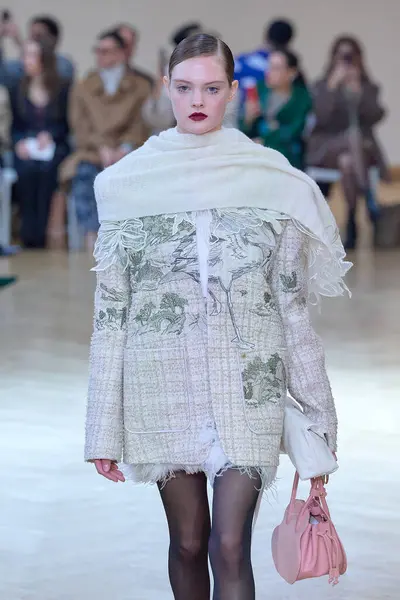 Sarawong Moda Gösterisi - Runway - Milan Moda Haftası - Kadın giyim / Kış 2025 / 2026 MILAN, ITALY - FEBRUARY 28: Milan Moda Haftası Kadın Giyim Haftası Sonbaharı / Kış 2025 / 2026 (Fotoğraf: Mauro Di Bonaventura)