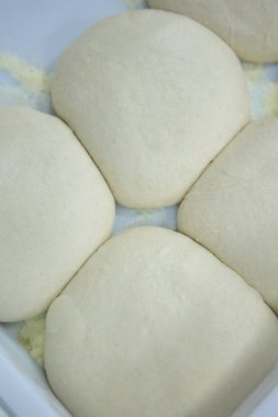 Taze Pişmiş Pizzalar, Ahşap-Ateşli Fırın Fotoğrafları: Odun, Fırın, İş, Kapalı Alan Ayarlama, Yanan (Fotoğraf: Mauro Di Bonaventura )