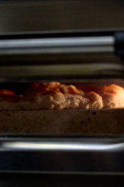 Taze Pişmiş Pizzalar, Ahşap-Ateşli Fırın Fotoğrafları: Odun, Fırın, İş, Kapalı Alan Ayarlama, Yanan (Fotoğraf: Mauro Di Bonaventura )