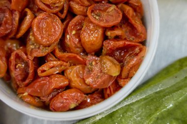 Taze Pişmiş Pizzalar, Ahşap-Ateşli Fırın Fotoğrafları: Odun, Fırın, İş, Kapalı Alan Ayarlama, Yanan (Fotoğraf: Mauro Di Bonaventura )