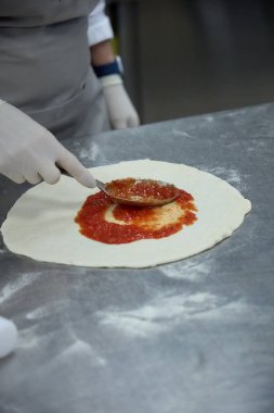 Taze Pişmiş Pizzalar, Ahşap-Ateşli Fırın Fotoğrafları: Odun, Fırın, İş, Kapalı Alan Ayarlama, Yanan (Fotoğraf: Mauro Di Bonaventura )