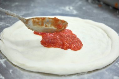 Taze Pişmiş Pizzalar, Ahşap-Ateşli Fırın Fotoğrafları: Odun, Fırın, İş, Kapalı Alan Ayarlama, Yanan (Fotoğraf: Mauro Di Bonaventura )