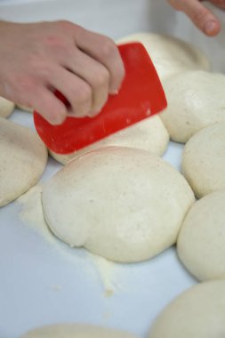 Taze Pişmiş Pizzalar, Ahşap-Ateşli Fırın Fotoğrafları: Odun, Fırın, İş, Kapalı Alan Ayarlama, Yanan (Fotoğraf: Mauro Di Bonaventura )