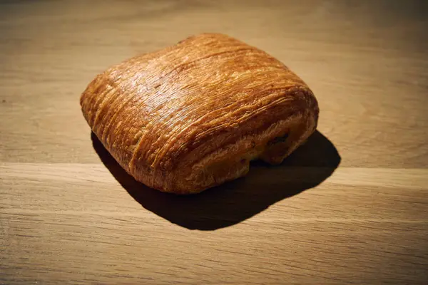 Çıtır kıtır, kremalı, ricotta peyniri ve taze ıspanakla birlikte nefis bir altın esmer turta. Aperatif olarak, aperatif olarak ya da geleneksel İtalyan yemeğinin bir parçası olarak mükemmel. Fotoğraf: Mauro Di Bonaventura )