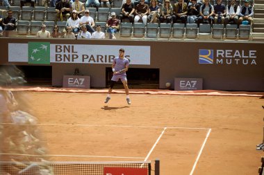 Internazionali BNL D 'Italia 2025 - Beşinci Gün, İtalya - 09 Mayıs: İspanya' dan Carlos Alcaraz, Foro Italico 'da oynanan Singles Internazionali BNL D' Italia 2025 'te Dusan Lajoviç ile maç puanını kutluyor. Fotoğraf: Mauro Di Bonaventura)