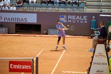 Internazionali BNL D 'Italia 2025 - Beşinci Gün, İtalya - 09 Mayıs: İspanya' dan Carlos Alcaraz, Foro Italico 'da oynanan Singles Internazionali BNL D' Italia 2025 'te Dusan Lajoviç ile maç puanını kutluyor. Fotoğraf: Mauro Di Bonaventura)