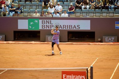 Internazionali BNL D 'Italia 2025 - Beşinci Gün, İtalya - 09 Mayıs: İspanya' dan Carlos Alcaraz, Foro Italico 'da oynanan Singles Internazionali BNL D' Italia 2025 'te Dusan Lajoviç ile maç puanını kutluyor. Fotoğraf: Mauro Di Bonaventura)