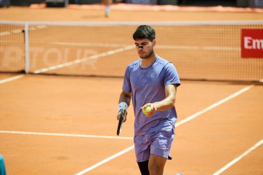 Internazionali BNL D 'Italia 2025 - Beşinci Gün, İtalya - 09 Mayıs: İspanya' dan Carlos Alcaraz, Foro Italico 'da oynanan Singles Internazionali BNL D' Italia 2025 'te Dusan Lajoviç ile maç puanını kutluyor. Fotoğraf: Mauro Di Bonaventura)