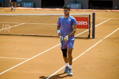 Internazionali BNL D 'Italia 2025 - Beşinci Gün, İtalya - 09 Mayıs: İspanya' dan Carlos Alcaraz, Foro Italico 'da oynanan Singles Internazionali BNL D' Italia 2025 'te Dusan Lajoviç ile maç puanını kutluyor. Fotoğraf: Mauro Di Bonaventura)