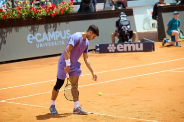 Internazionali BNL D 'Italia 2025 - Beşinci Gün, İtalya - 09 Mayıs: İspanya' dan Carlos Alcaraz, Foro Italico 'da oynanan Singles Internazionali BNL D' Italia 2025 'te Dusan Lajoviç ile maç puanını kutluyor. Fotoğraf: Mauro Di Bonaventura)