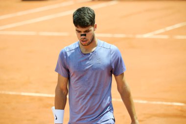 Internazionali BNL D 'Italia 2025 - Beşinci Gün, İtalya - 09 Mayıs: İspanya' dan Carlos Alcaraz, Foro Italico 'da oynanan Singles Internazionali BNL D' Italia 2025 'te Dusan Lajoviç ile maç puanını kutluyor. Fotoğraf: Mauro Di Bonaventura)