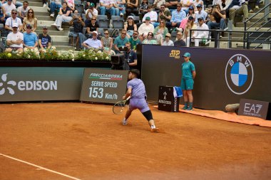 Internazionali BNL D 'Italia 2025 - Beşinci Gün, İtalya - 09 Mayıs: İspanya' dan Carlos Alcaraz, Foro Italico 'da oynanan Singles Internazionali BNL D' Italia 2025 'te Dusan Lajoviç ile maç puanını kutluyor. Fotoğraf: Mauro Di Bonaventura)