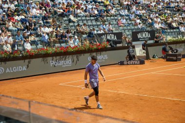 Internazionali BNL D 'Italia 2025 - Beşinci Gün, İtalya - 09 Mayıs: İspanya' dan Carlos Alcaraz, Foro Italico 'da oynanan Singles Internazionali BNL D' Italia 2025 'te Dusan Lajoviç ile maç puanını kutluyor. Fotoğraf: Mauro Di Bonaventura)