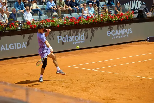 Internazionali BNL D 'Italia 2025 - Beşinci Gün, İtalya - 09 Mayıs: İspanya' dan Carlos Alcaraz, Foro Italico 'da oynanan Singles Internazionali BNL D' Italia 2025 'te Dusan Lajoviç ile maç puanını kutluyor. Fotoğraf: Mauro Di Bonaventura)