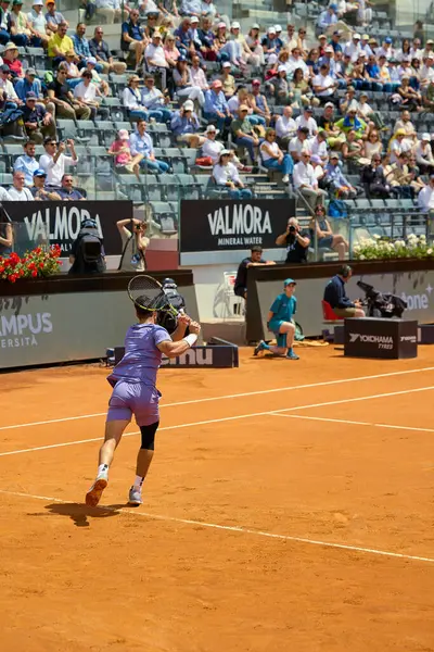 Internazionali BNL D 'Italia 2025 - Beşinci Gün, İtalya - 09 Mayıs: İspanya' dan Carlos Alcaraz, Foro Italico 'da oynanan Singles Internazionali BNL D' Italia 2025 'te Dusan Lajoviç ile maç puanını kutluyor. Fotoğraf: Mauro Di Bonaventura)