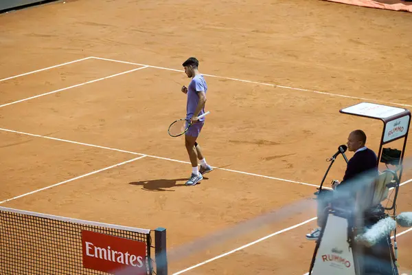 Internazionali BNL D 'Italia 2025 - Beşinci Gün, İtalya - 09 Mayıs: İspanya' dan Carlos Alcaraz, Foro Italico 'da oynanan Singles Internazionali BNL D' Italia 2025 'te Dusan Lajoviç ile maç puanını kutluyor. Fotoğraf: Mauro Di Bonaventura)