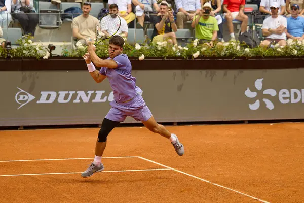 Internazionali BNL D 'Italia 2025 - Beşinci Gün, İtalya - 09 Mayıs: İspanya' dan Carlos Alcaraz, Foro Italico 'da oynanan Singles Internazionali BNL D' Italia 2025 'te Dusan Lajoviç ile maç puanını kutluyor. Fotoğraf: Mauro Di Bonaventura)