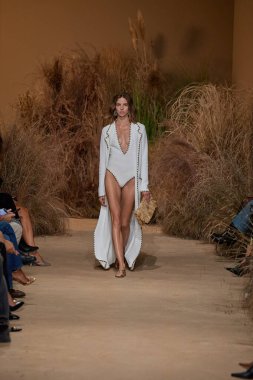 Luisa Spagnoli - Runway - Milan Fashion Week - Womenswear Spring/Summer 2026MILAN, ITALY - SEPTEMBER 27: A model walks the runway at the Luisa Spagnoli fashion show during Milan Fashion Week . (Photo by Mauro Di Bonaventura )