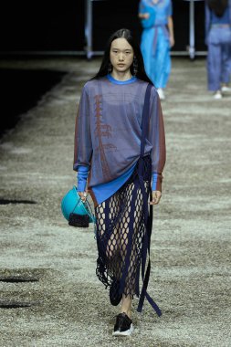 Anteprima - Runway - Milan Fashion Week - Womenswear Spring/Summer 2026MILAN, ITALY - SEPTEMBER 25: A model walks the runway at the Anteprima fashion show during Milan Fashion Week . (Photo by Mauro Di Bonaventura)