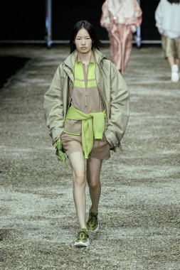 Anteprima - Runway - Milan Fashion Week - Womenswear Spring/Summer 2026MILAN, ITALY - SEPTEMBER 25: A model walks the runway at the Anteprima fashion show during Milan Fashion Week . (Photo by Mauro Di Bonaventura)