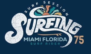 Miami sörf kulübü vektör tasarımı. Yaz sloganı vektör tasarımı. Plaj kulübü sanat eserleri. Miami plaj sanat eserleri.