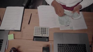 projede çalışan iş adamları