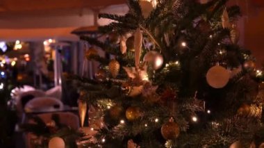 Işıklı Noel ağacı ve bokeh