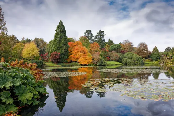 İngiltere Sussex 'teki Sheffield Park ve Bahçeler