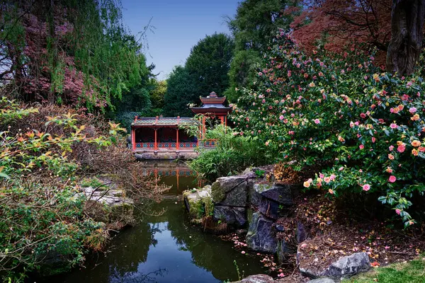 Biddulph Grange 'deki Japon bahçesi ve Trent Staffordshire' daki Stoke 'taki bahçeler.