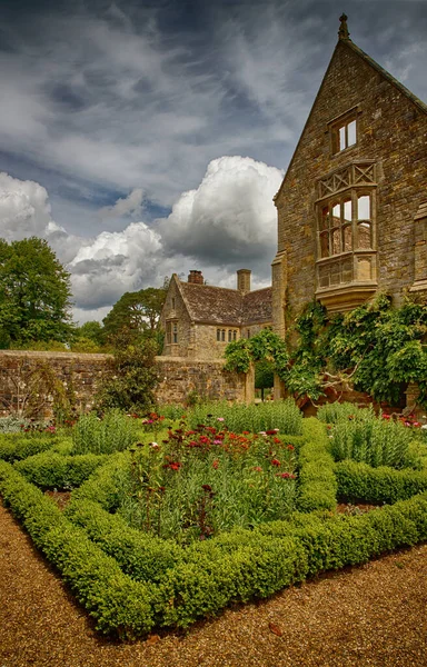 İngiltere Sussex 'teki Nymans Evi ve Bahçeleri