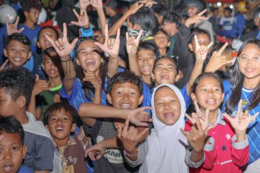 Bandung, Endonezya Mayıs 09: 2025: Gençlik taraftarları topluluk kutlamaları sırasında Persib Bandung Liga 1 'in zaferini coşkuyla kutluyor