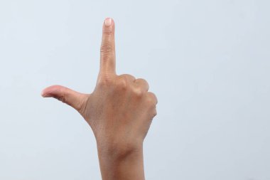 Amerikan işaret dilinde el yapımı L harfi.