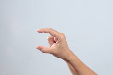 Kavrama veya kontrol kavramını göstermek için sağ el eğik C hareketi